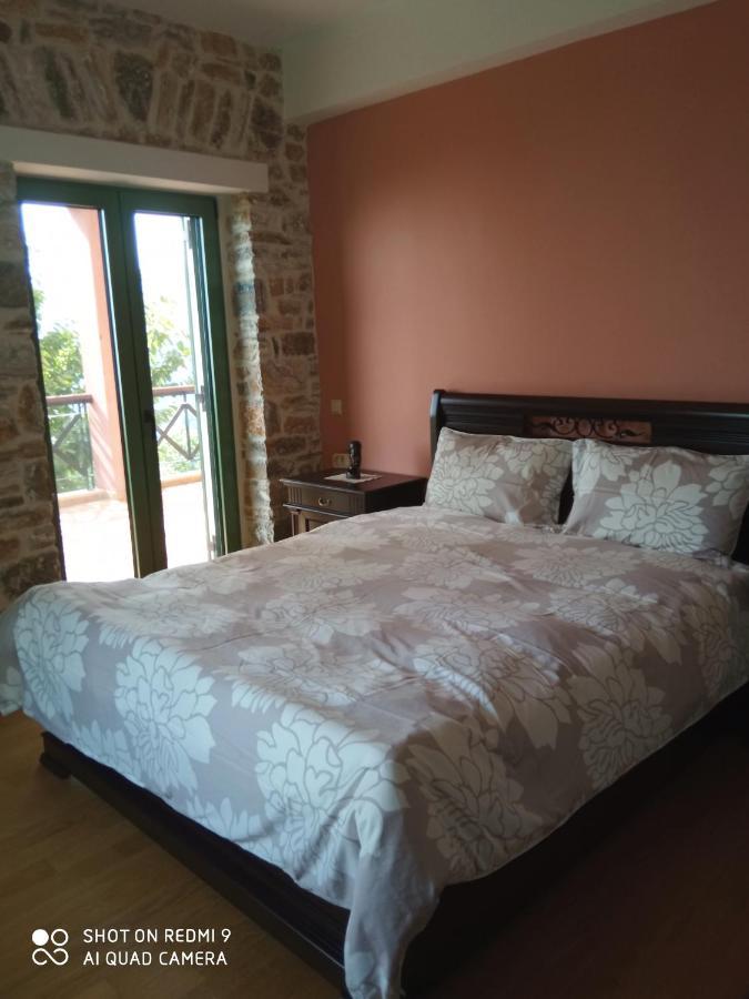 Villa Sklithro In The Heart Of The Forest With Magnificent View Of The Sea Just 10 Minutes From It *