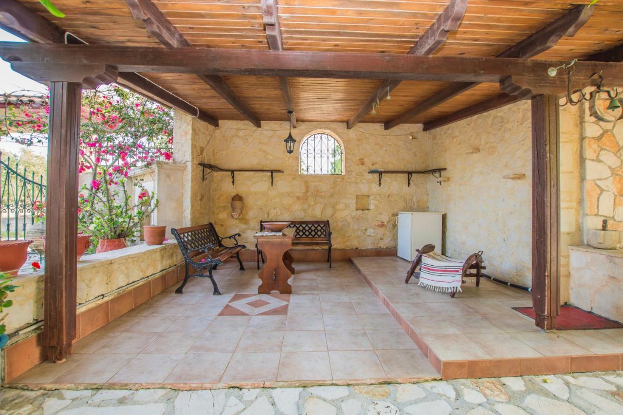 Porto Giardino Kypseli