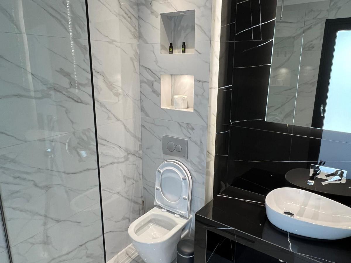 V Luxury Guest house