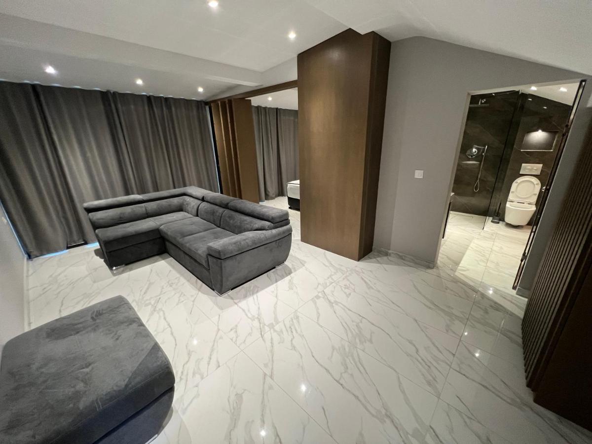 V Luxury *