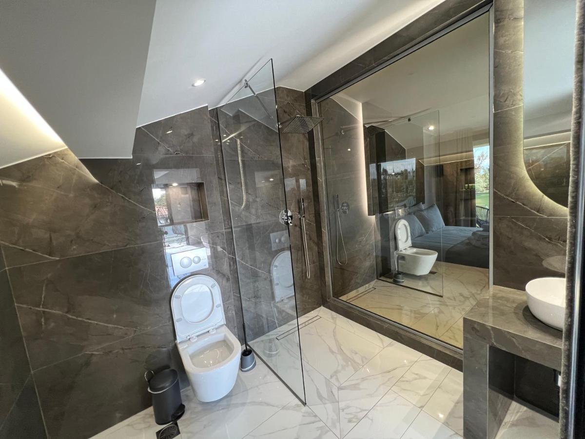 V Luxury * Pefkochori
