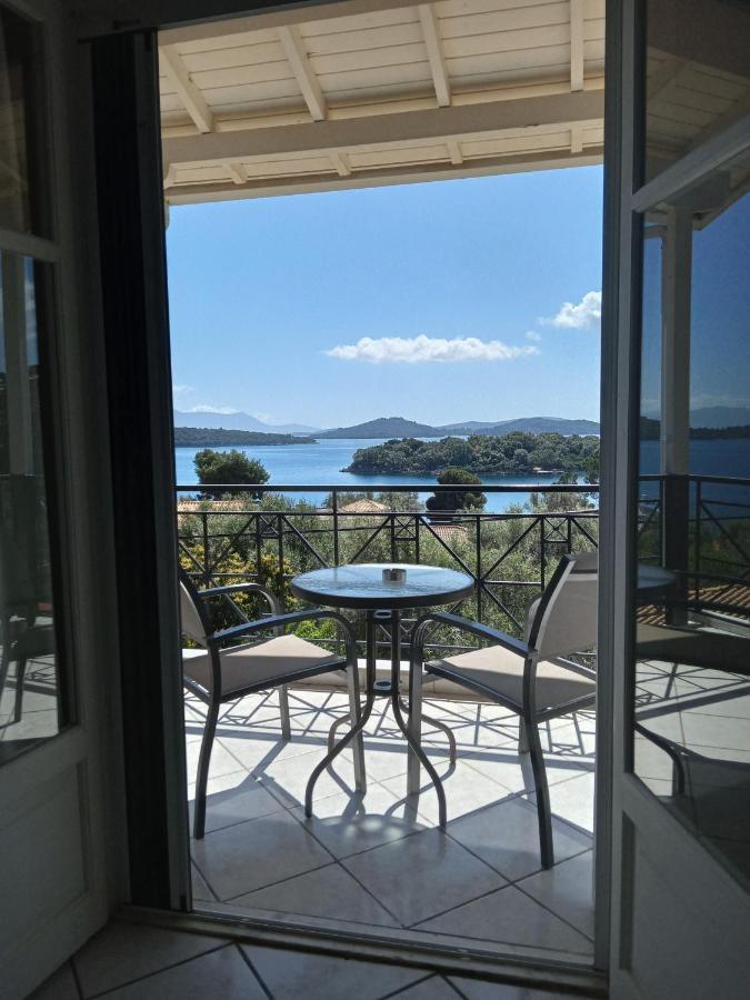 Spiros Sea View *