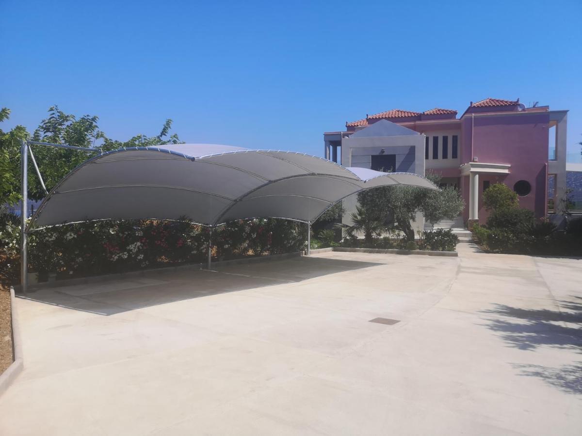 Saronic Topview