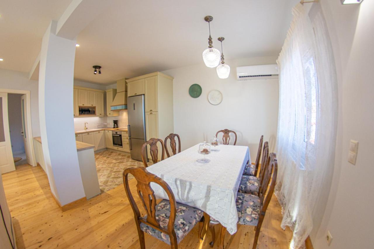Markezinis Villa Lakones