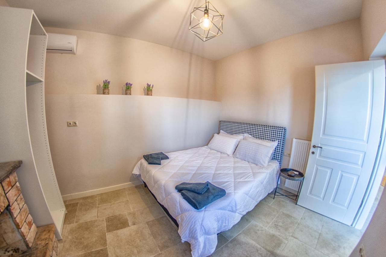 Markezinis Villa Lakones