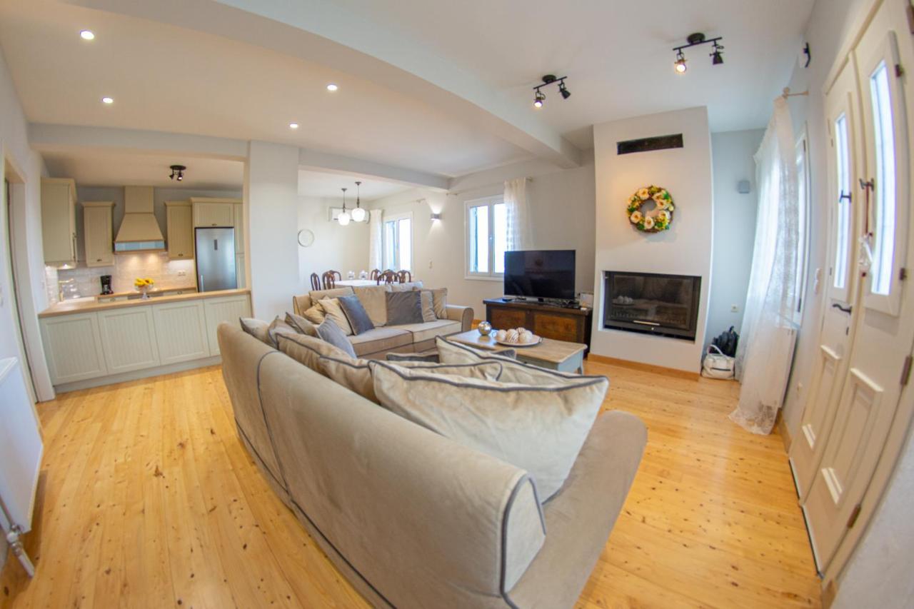 Markezinis Villa Lakones