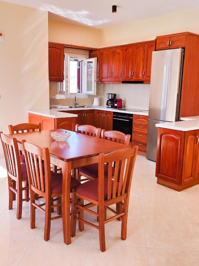 Stella's ' Spacious 80sqm Sea View ' 50m From Holiday home