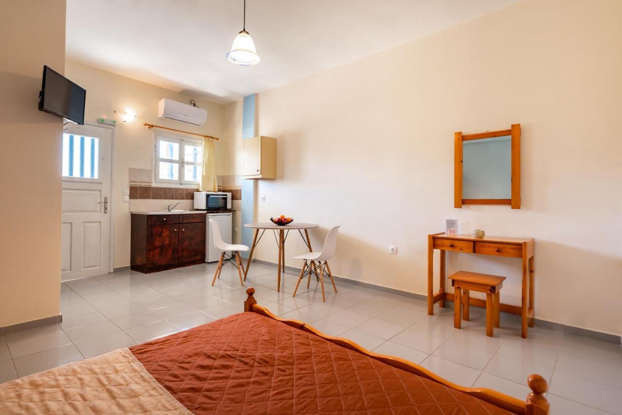 Onar & 2* Perissa (Santorini)