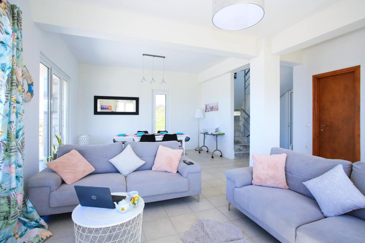Beautiful With Sea View - Sleeps 2-6 - Travel Cot Included