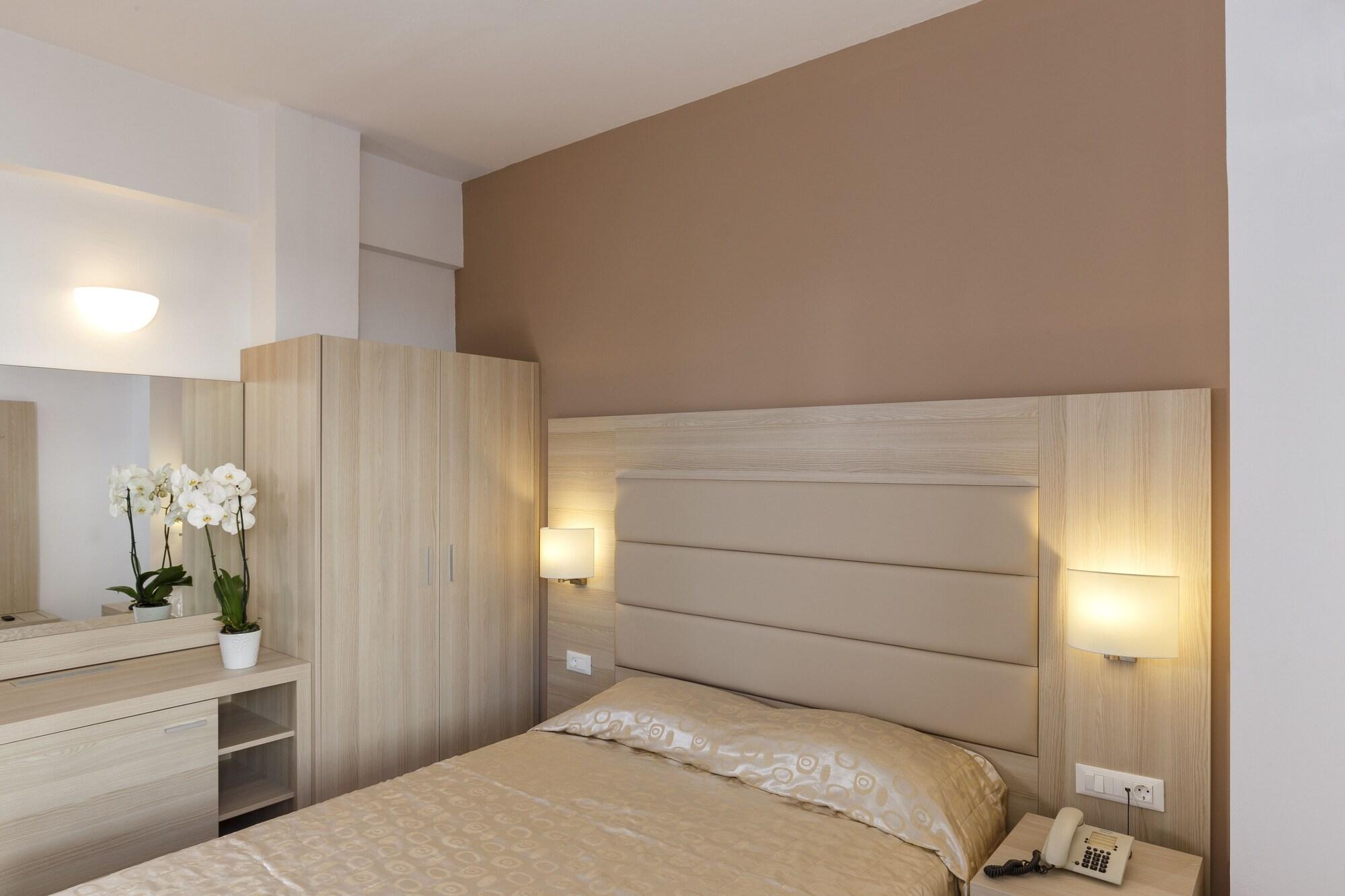 Africa Hotel 2*