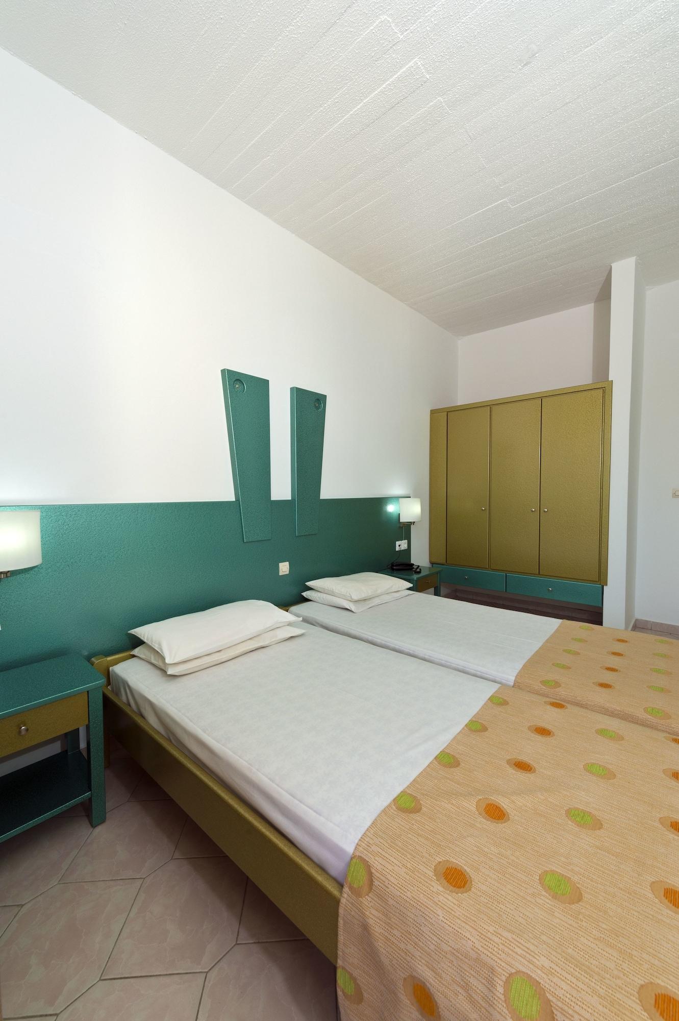 Trianta Hotel Apartments 2*