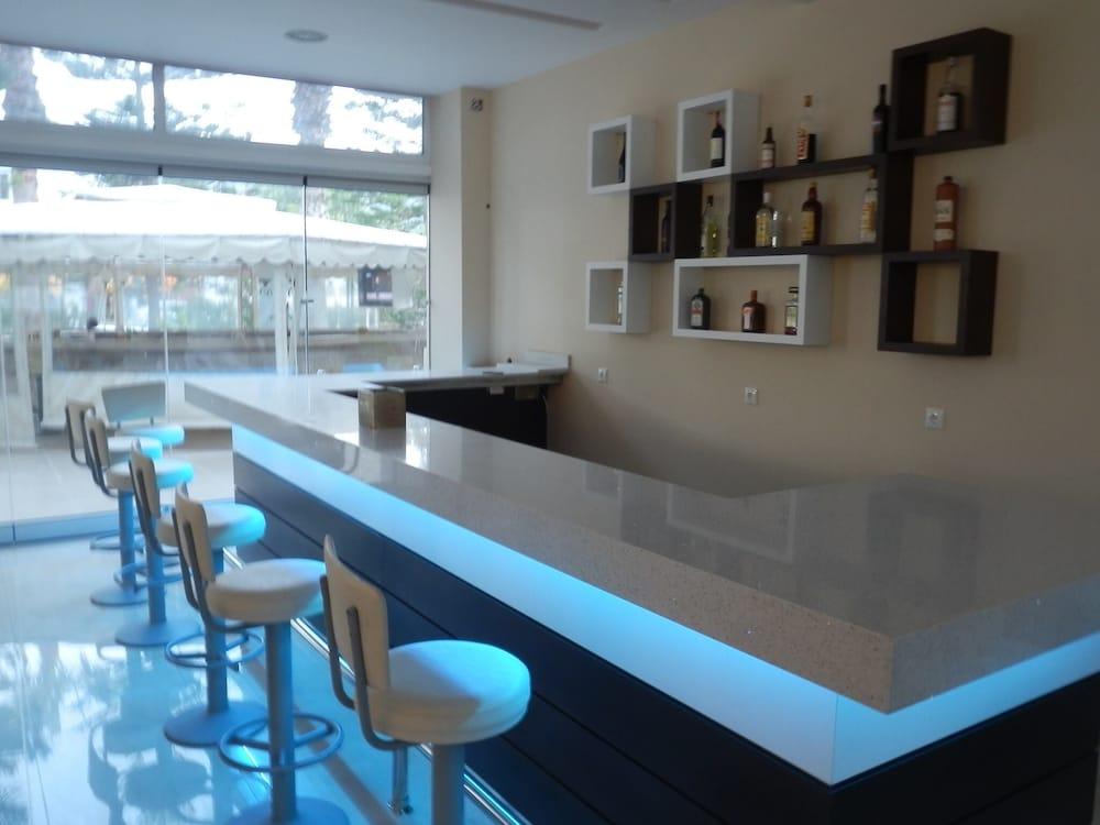 Paleos Aparthotel