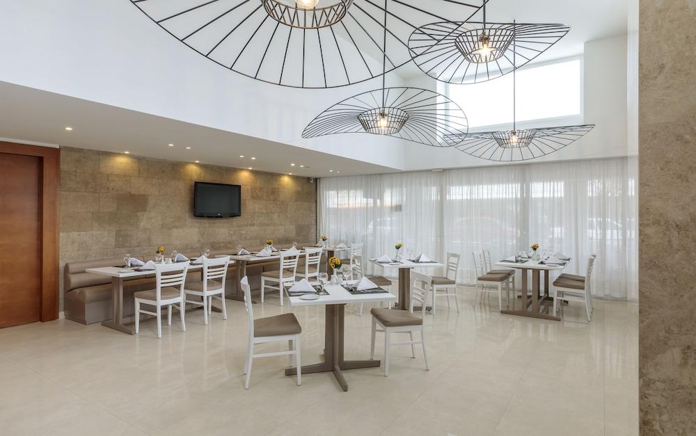 Western Plaza 4*