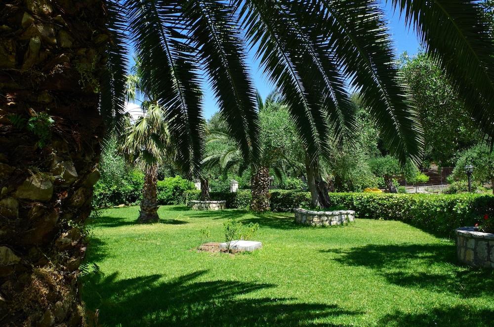 Nefeli Hotel 3*