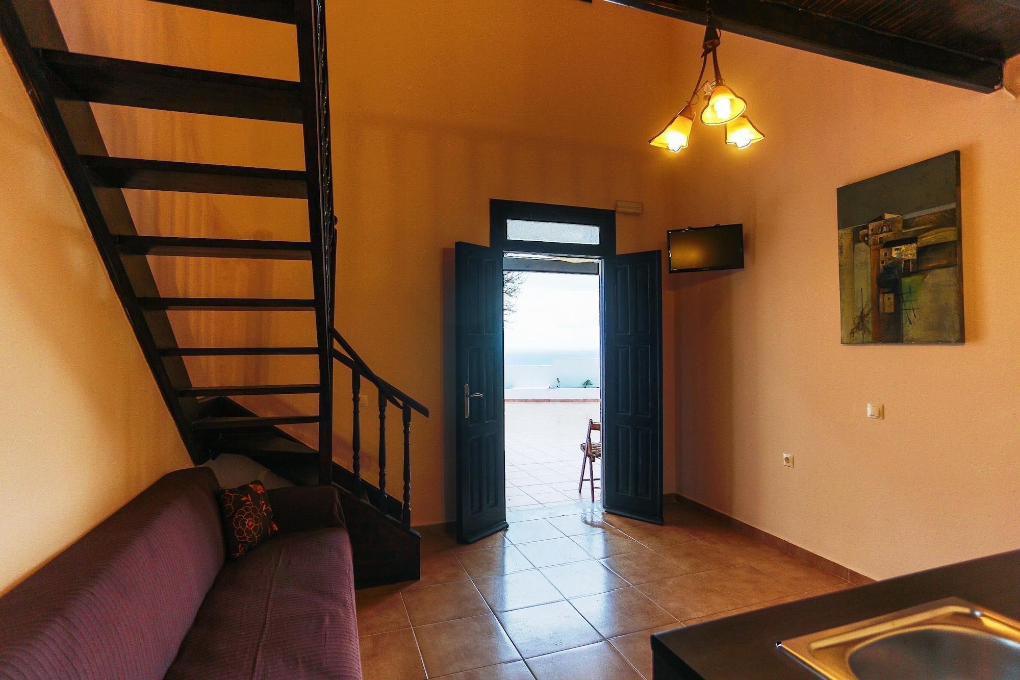 Little Sea View Apartment *