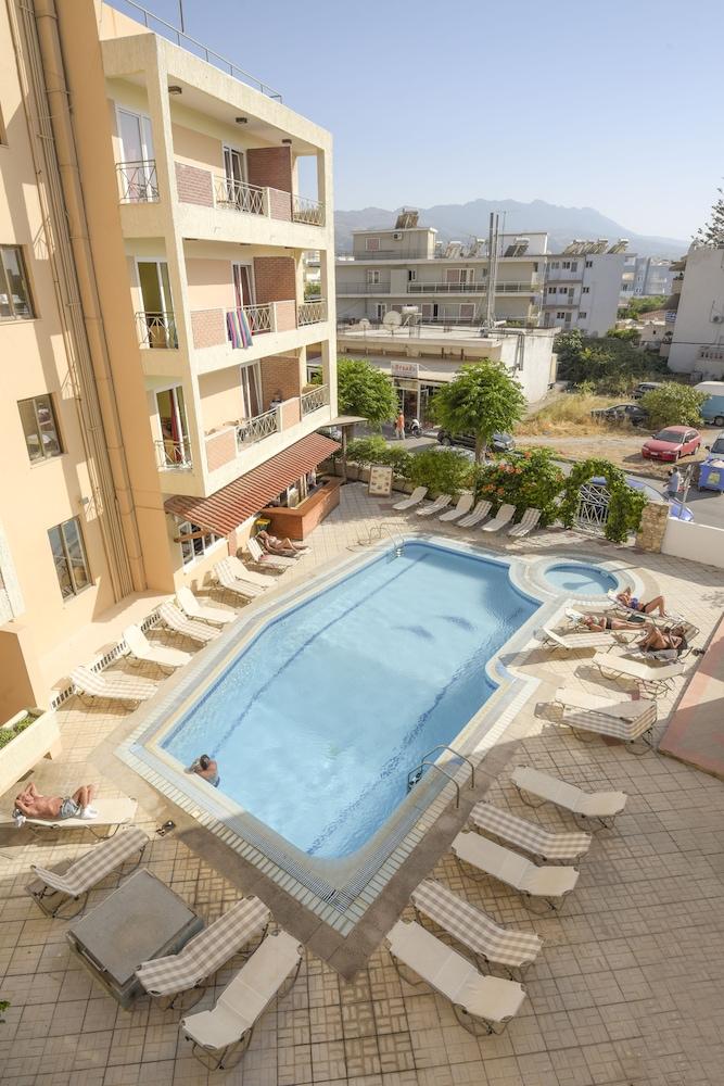 Hotel Captain's 2*