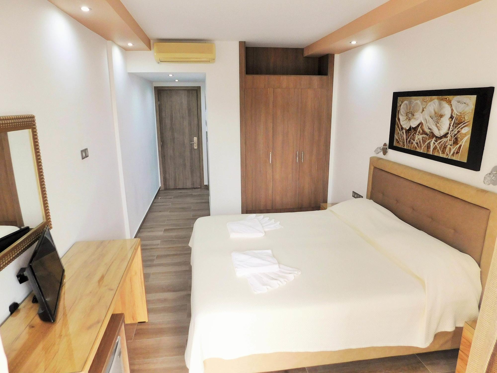 Sunshine Hotel 2*