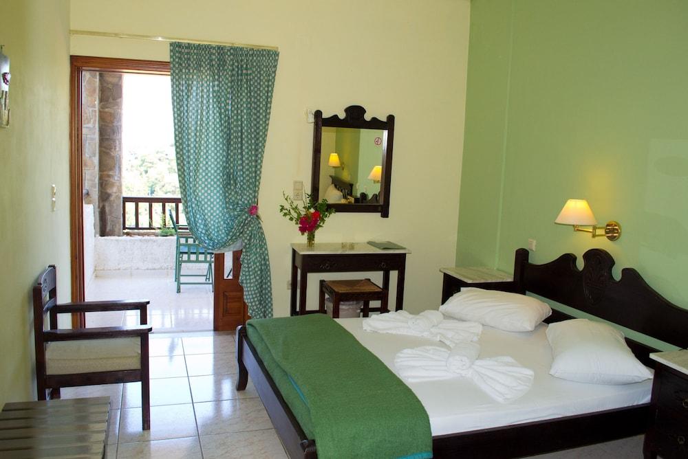Daphne Hotel