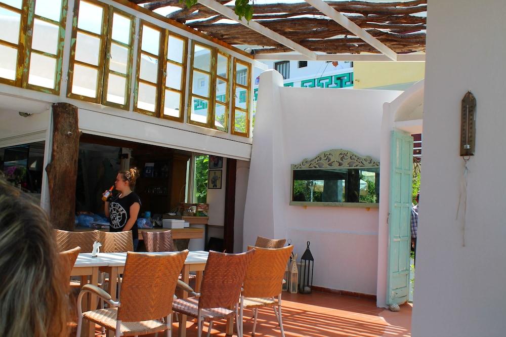 Hermes Apartment *