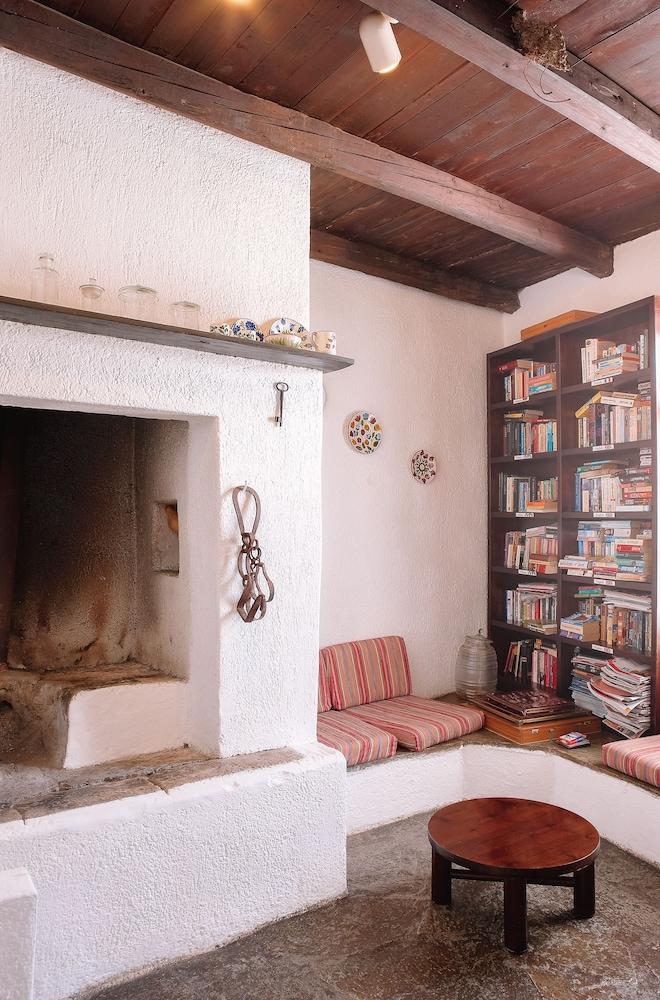 Koutouloufari Apartments *