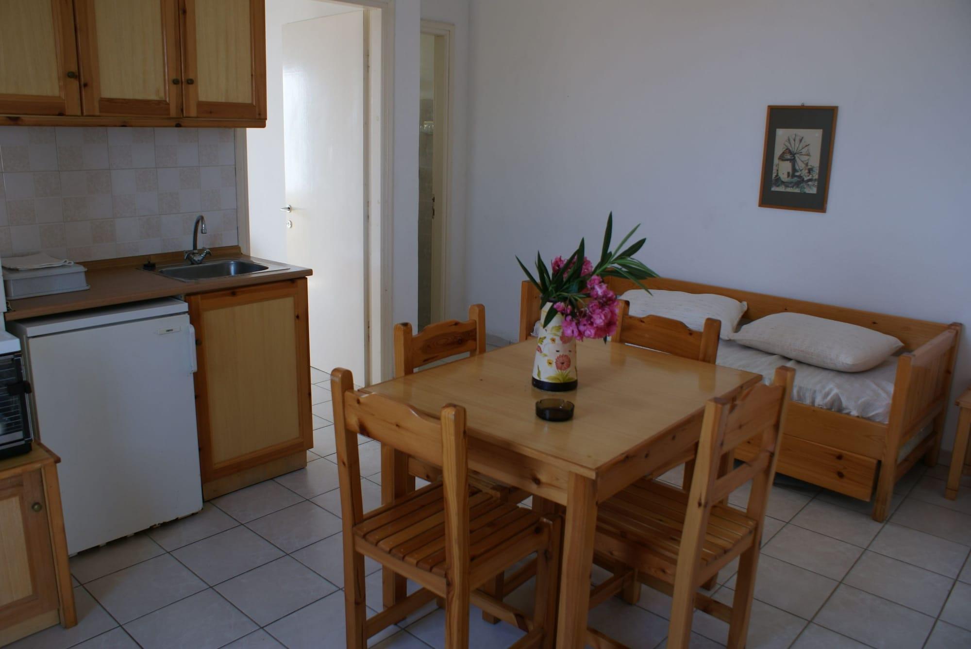 Front Salvanos Aparthotel