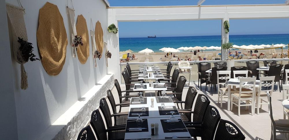 Dimitrios Village Aparthotel 4*