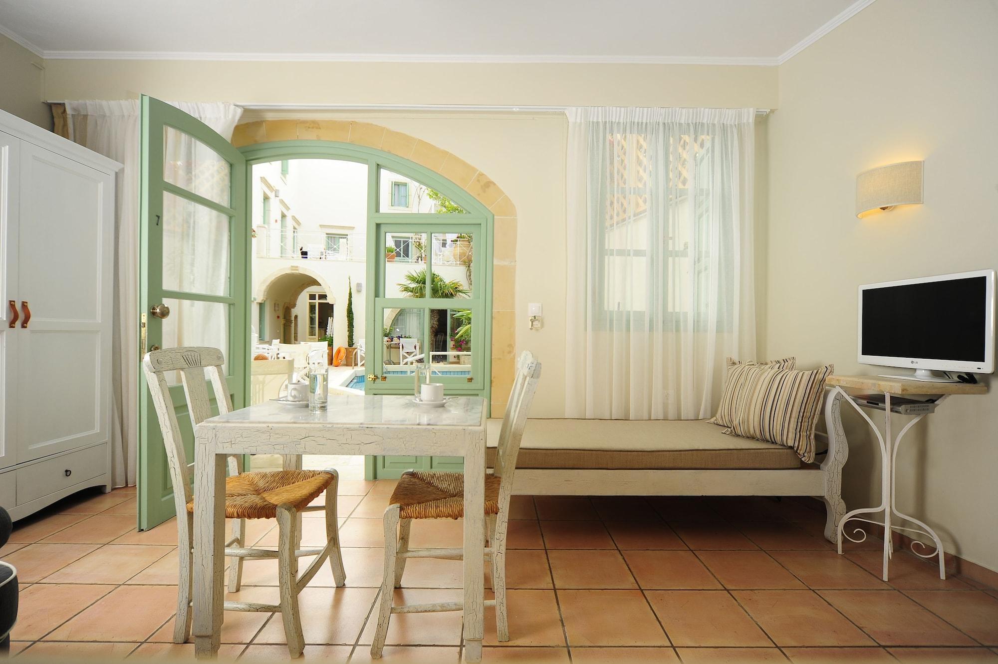 Hotel Mythos Boutique 4*