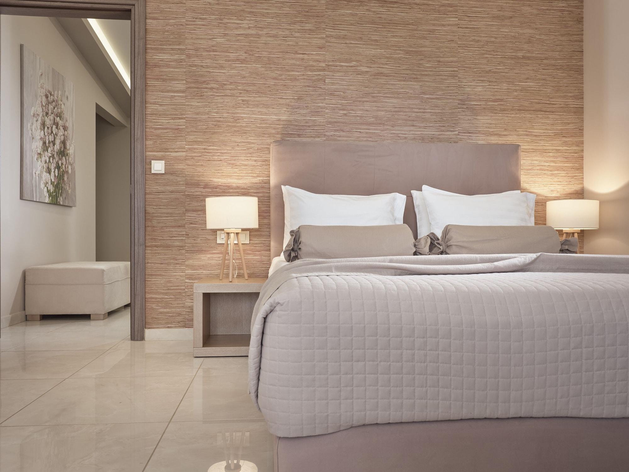 Koukounaria & Hotel 4*
