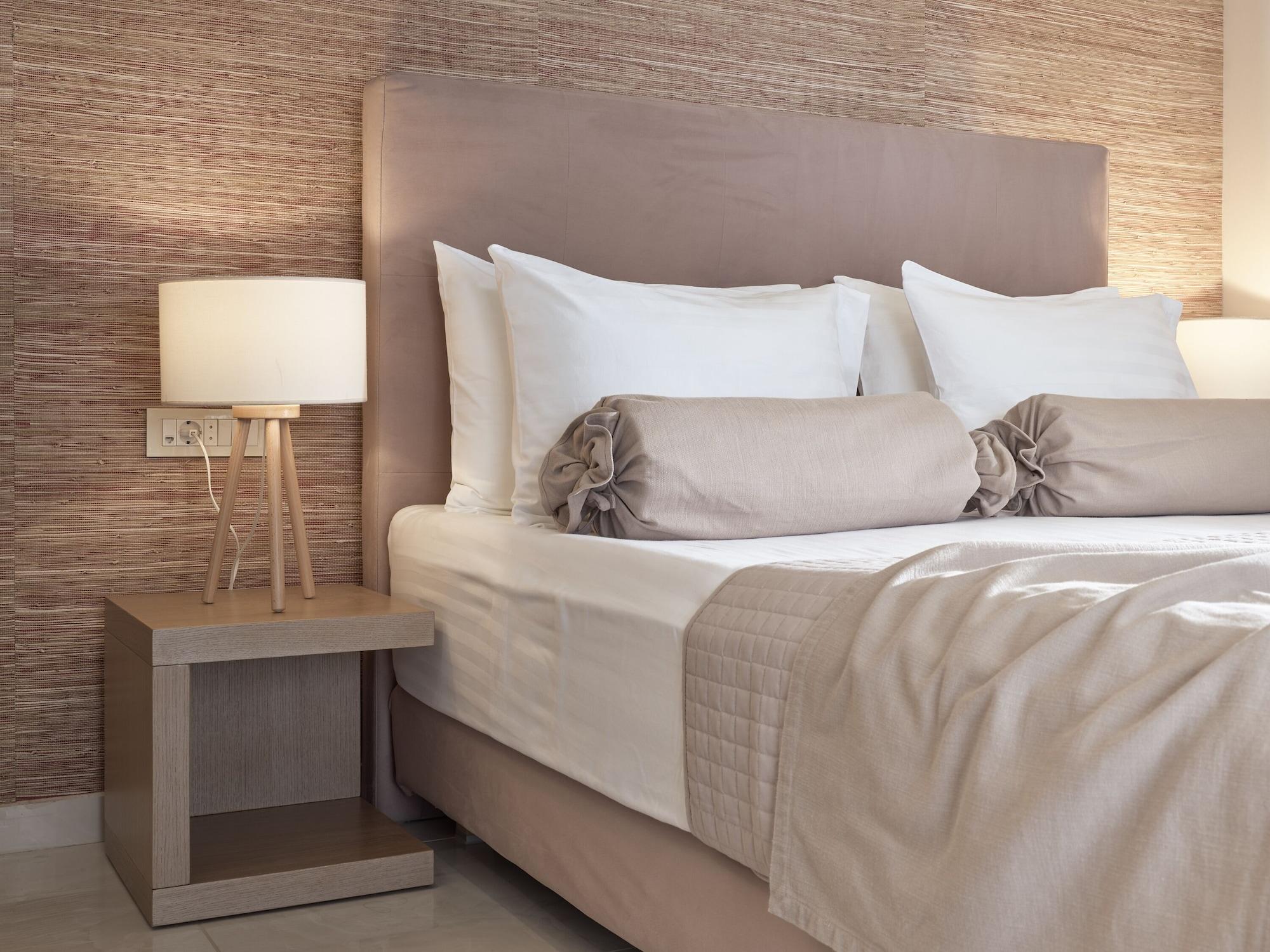 Koukounaria & Hotel 4*
