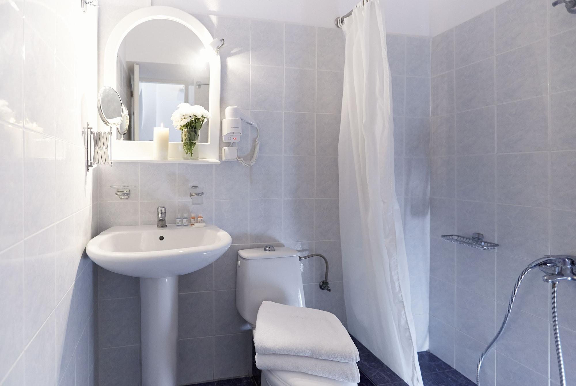 Milos Hotel 4*
