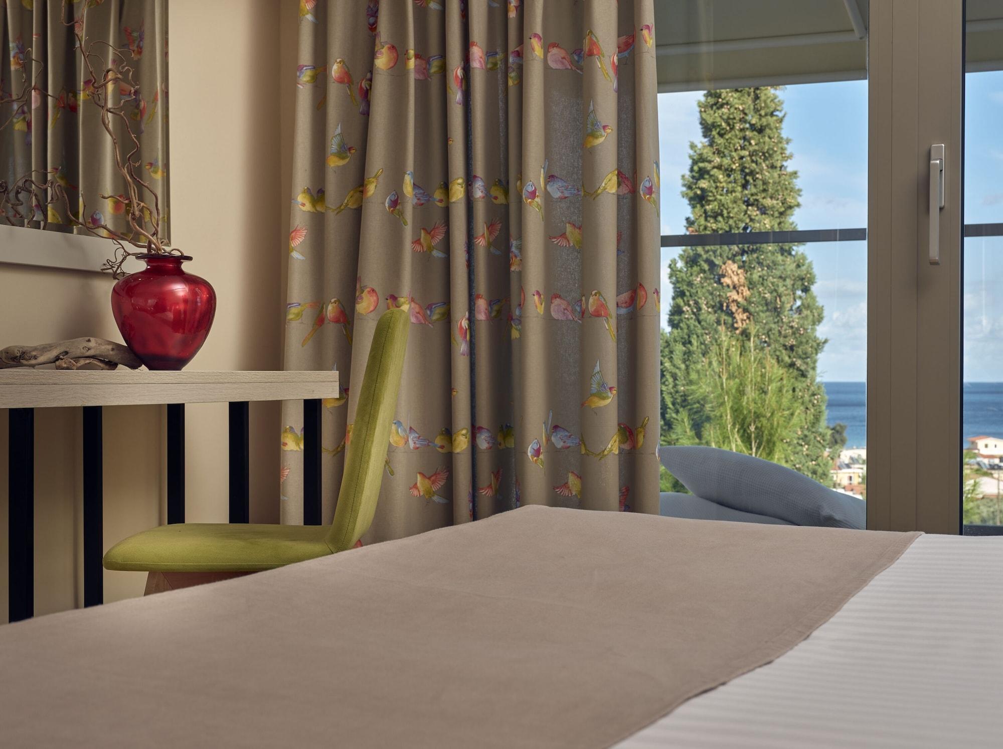 Koukounaria & Hotel 4*
