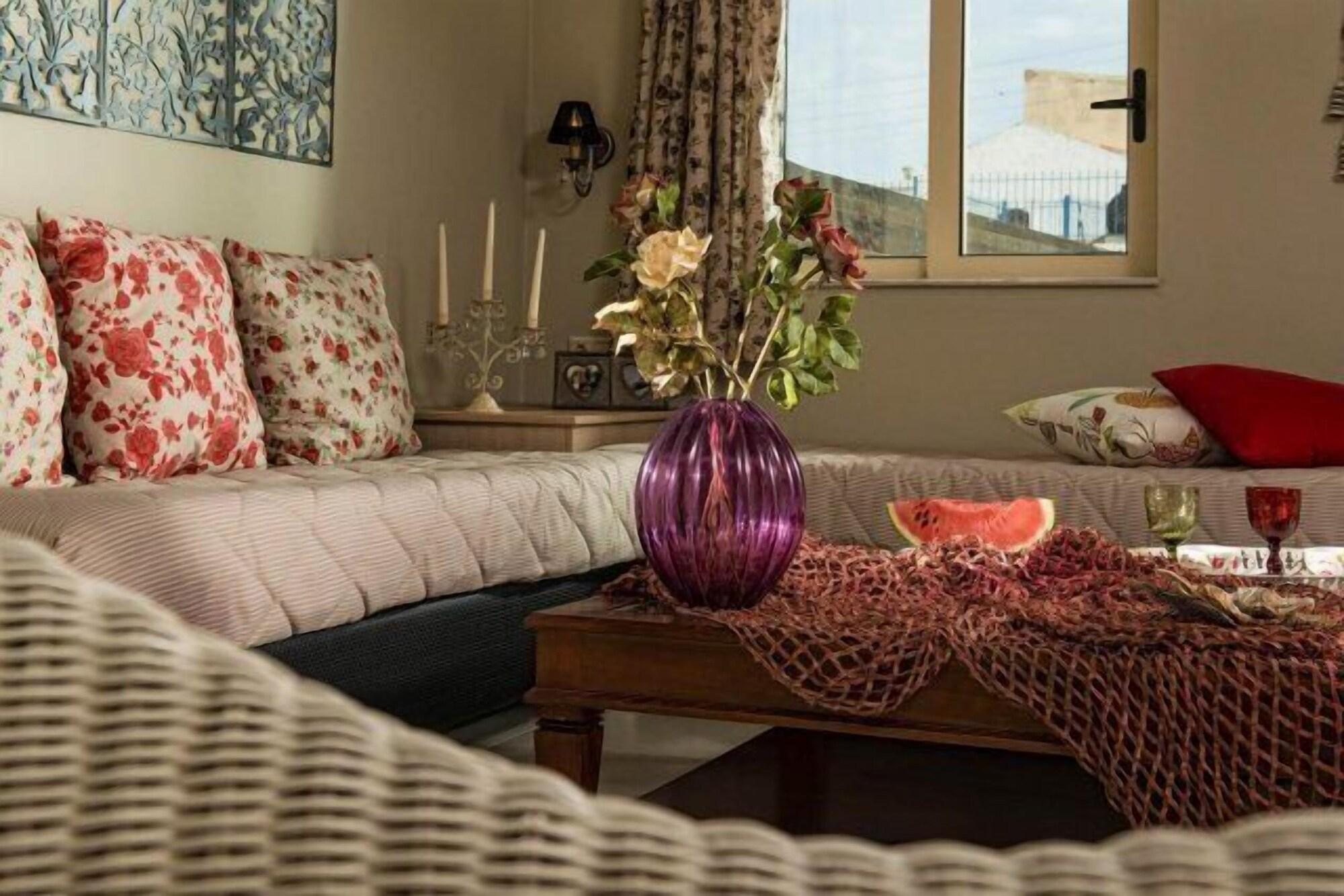 King's Village Apartment *