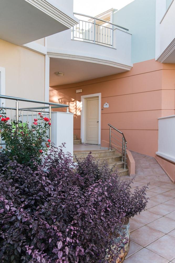 Apartment King's Village