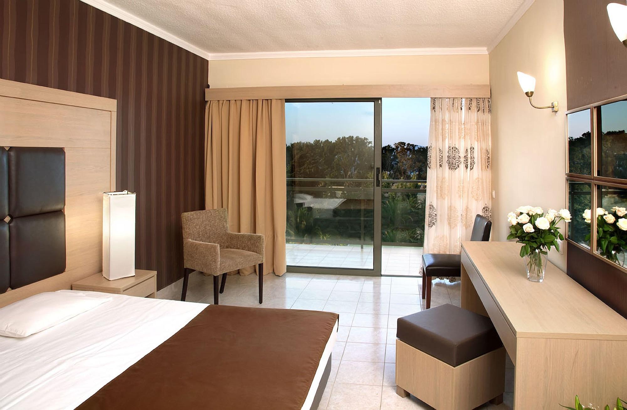 Kipriotis Hippocrates (adults Only)