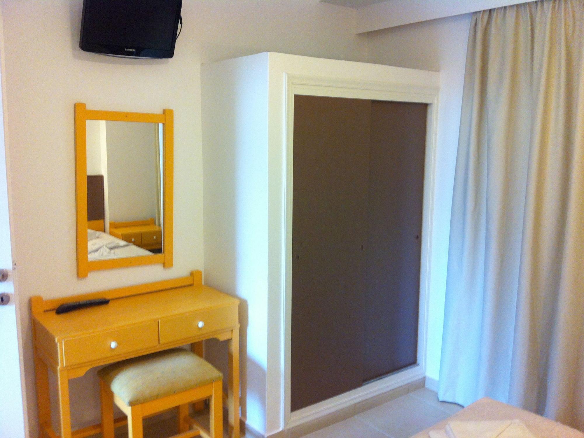 Aparthotel Fantasia 2*
