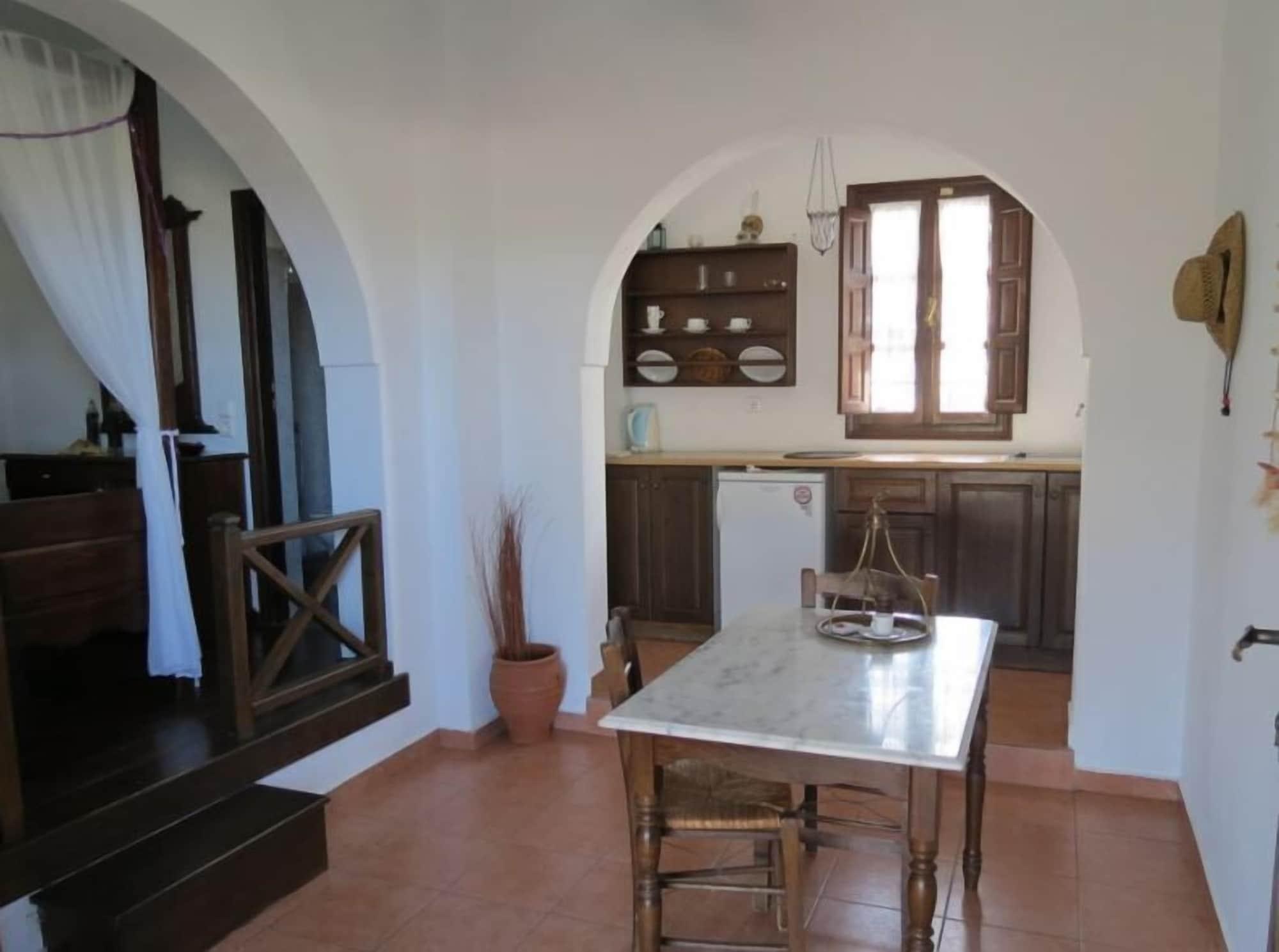 Anna Traditional 2* Kamari (Santorini)
