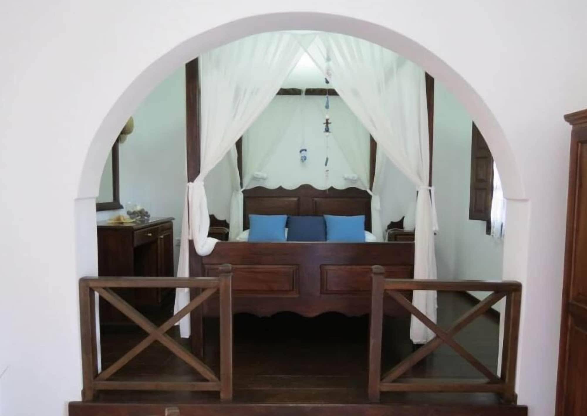Anna Traditional 2* Kamari (Santorini)