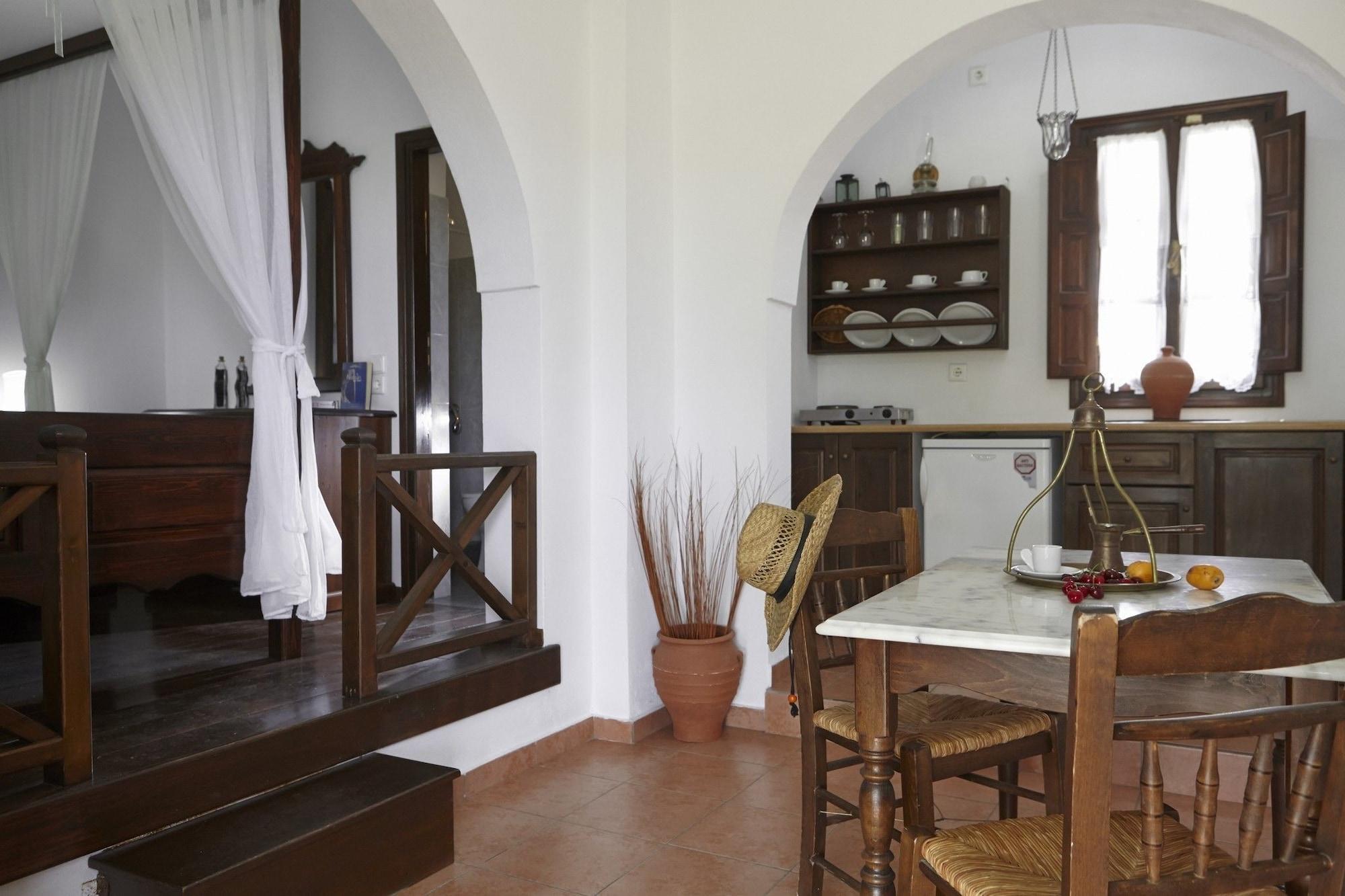 Anna Traditional Kamari (Santorini)