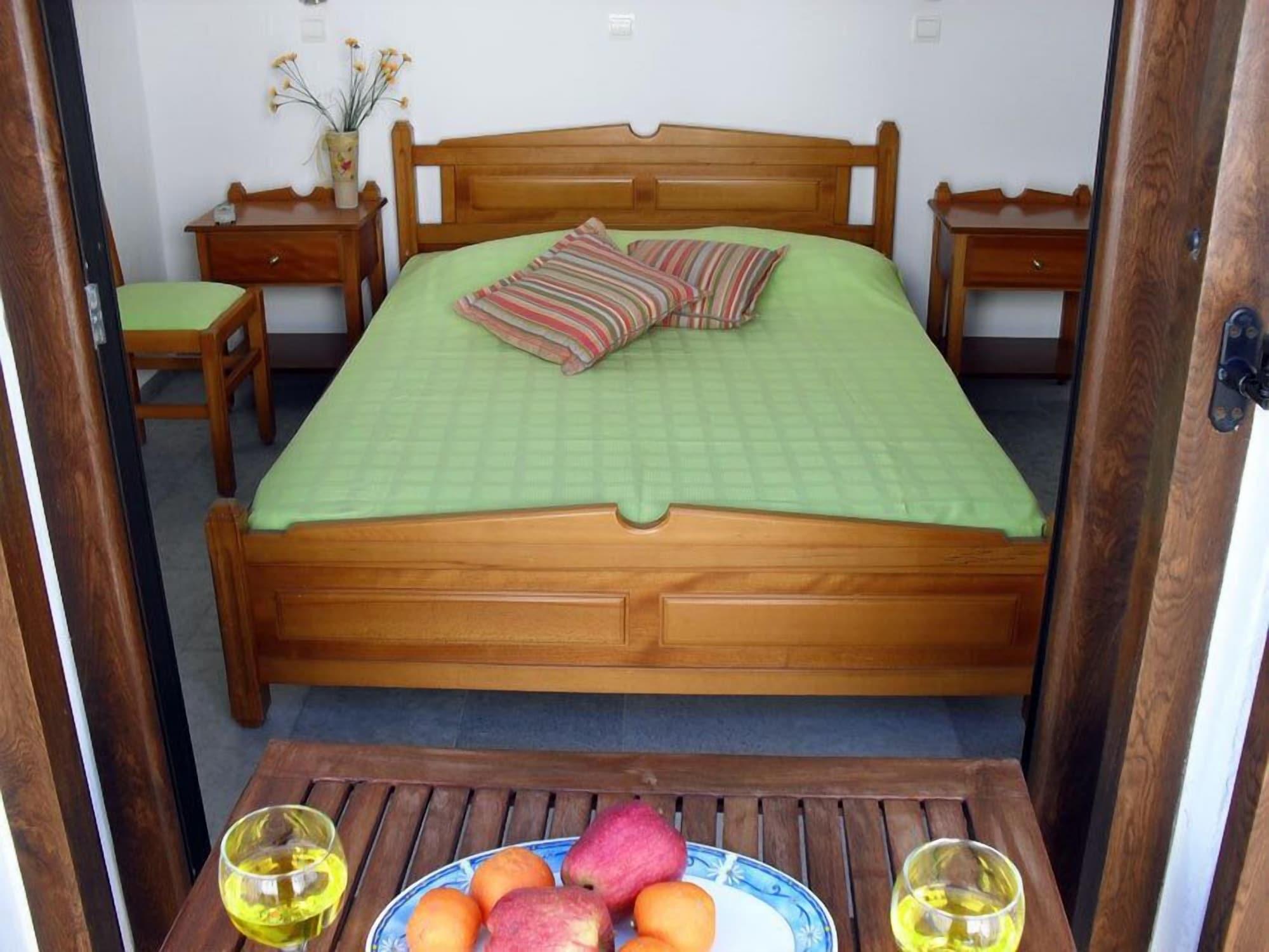 Hotel Fikas 2*
