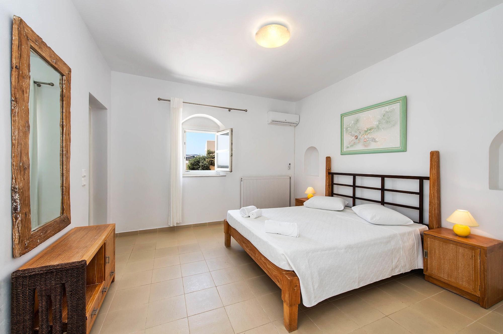 Villa Sienna Eco Fira (Santorini)