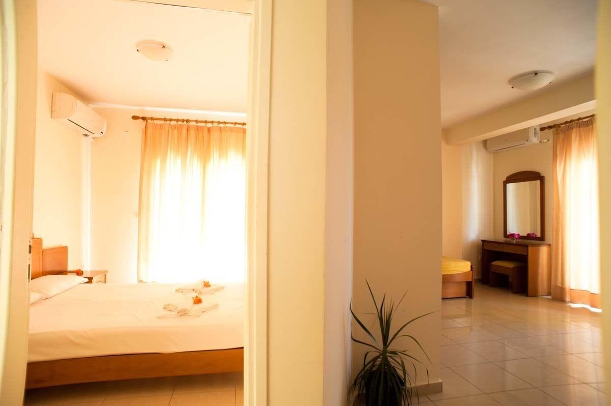 Semiramis Aparthotel