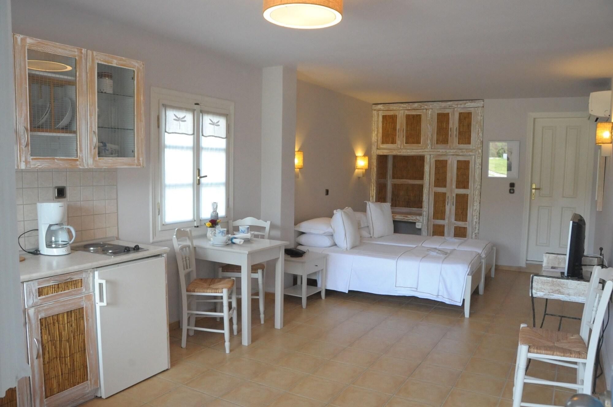 Hotel Ammos Naxos 3*