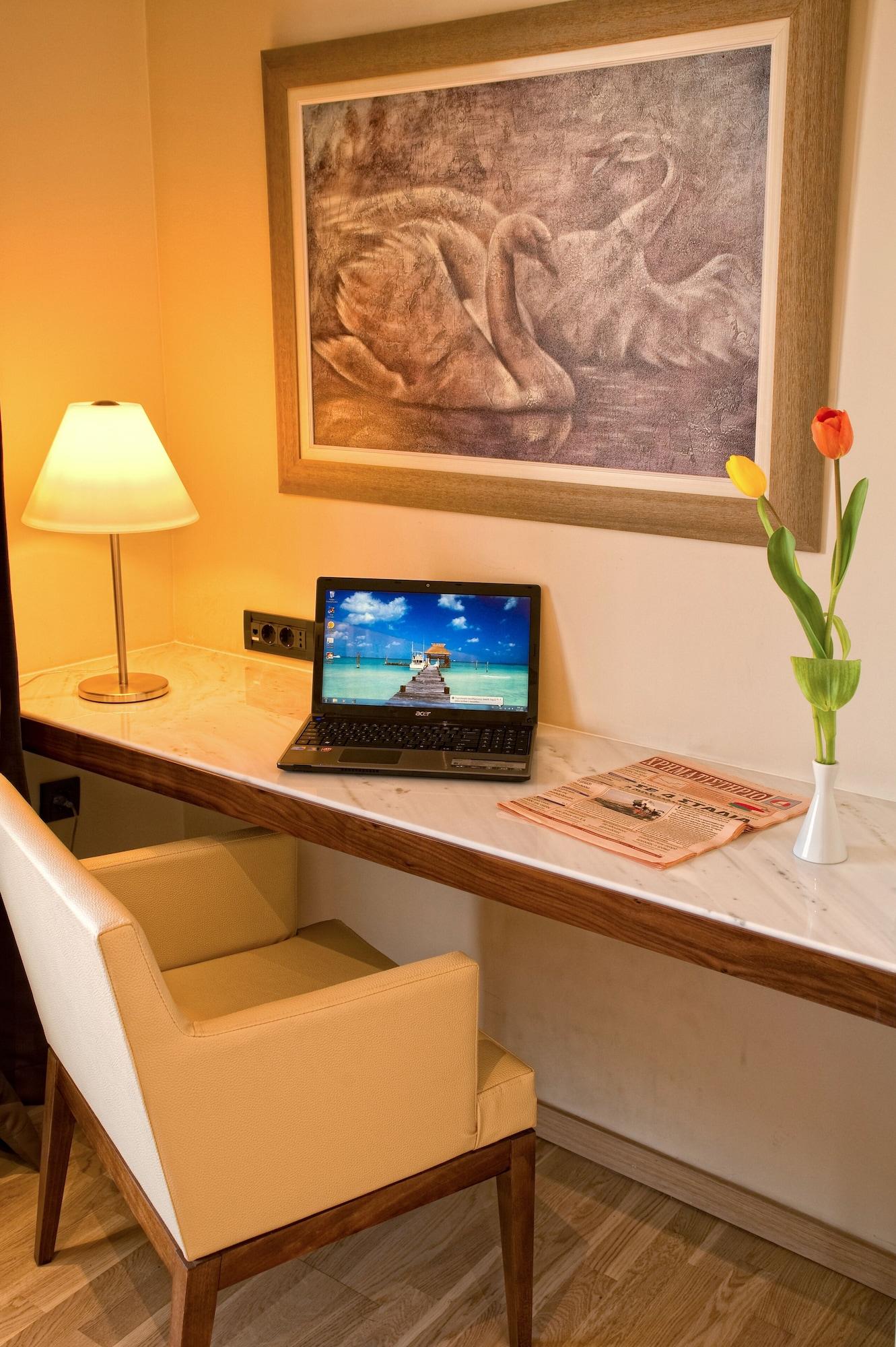 Hotel Pharae Palace