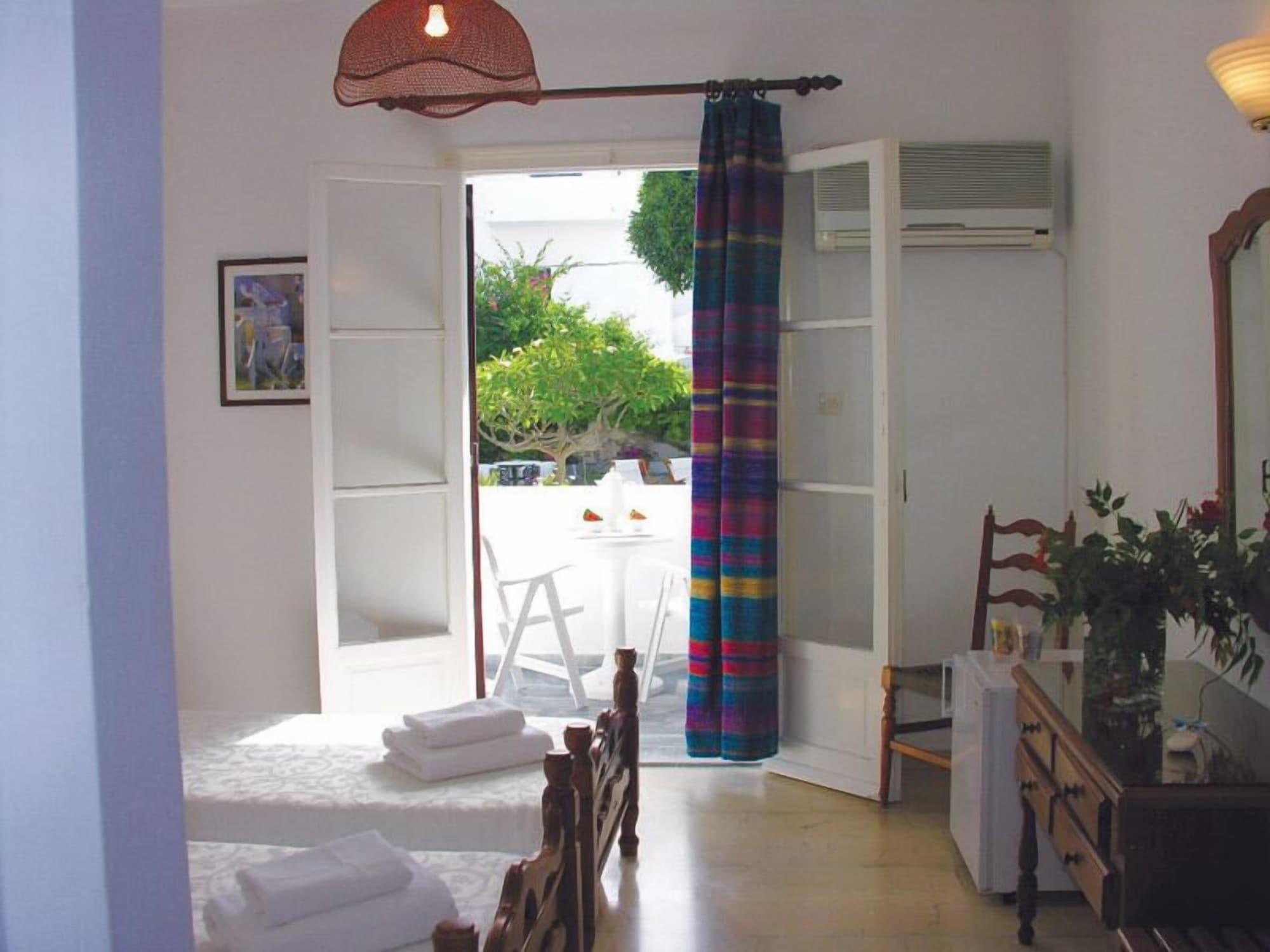 Atlantis Hotel 2*