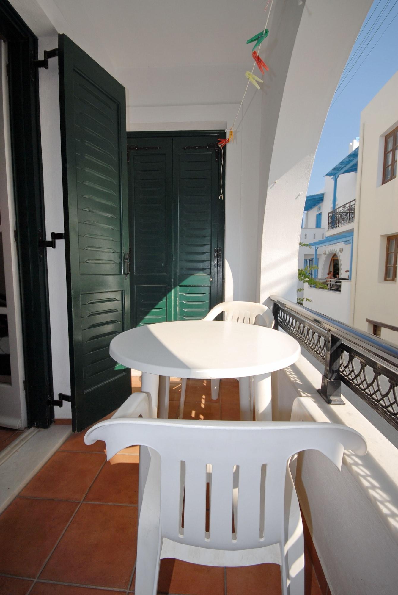 Jason & 3* Naxos City