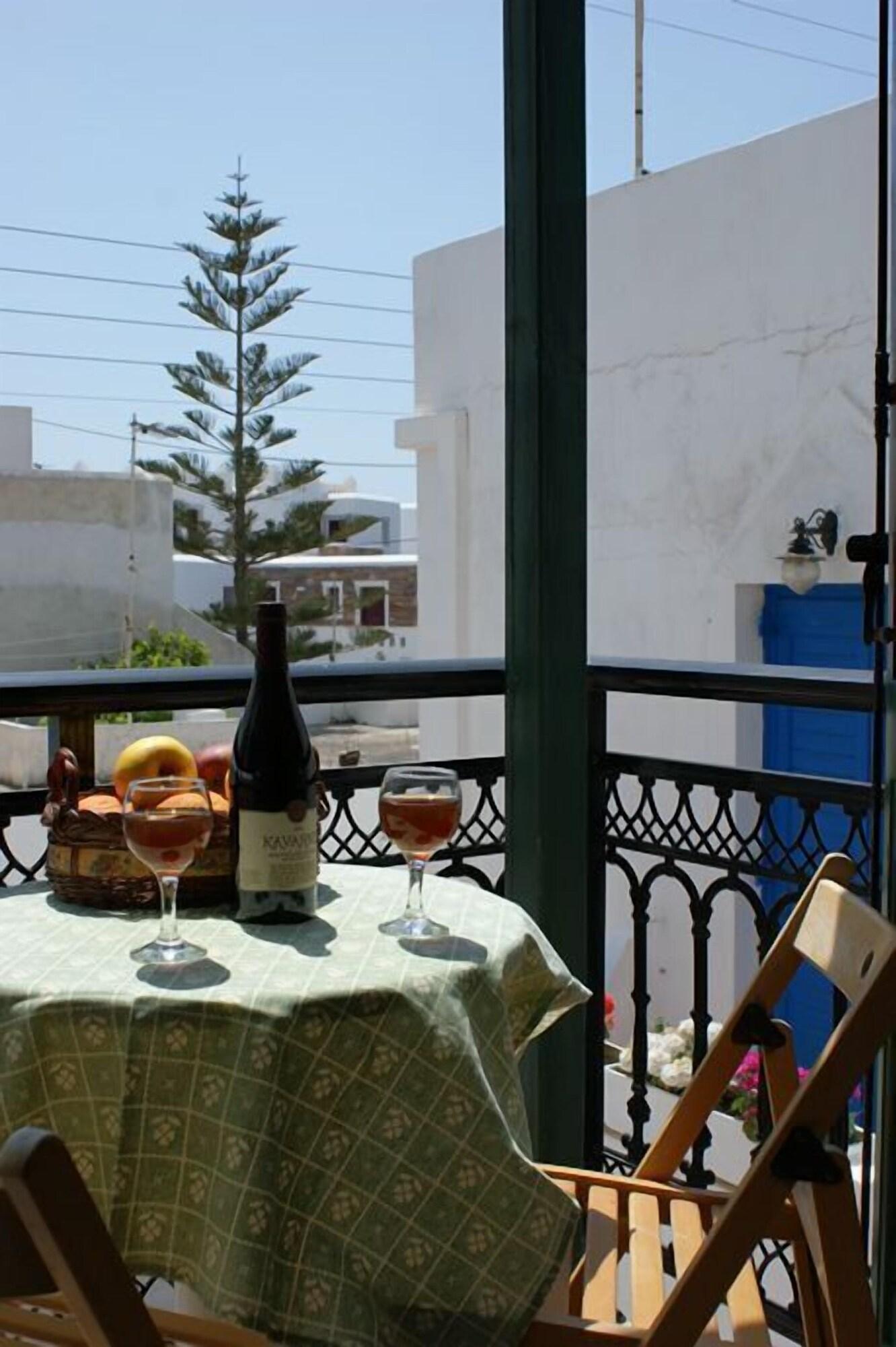 Jason & 3* Naxos City