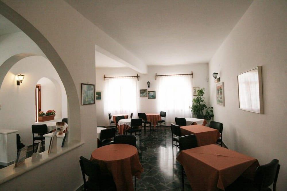 Hotel Atlantis Naousa (Paros)