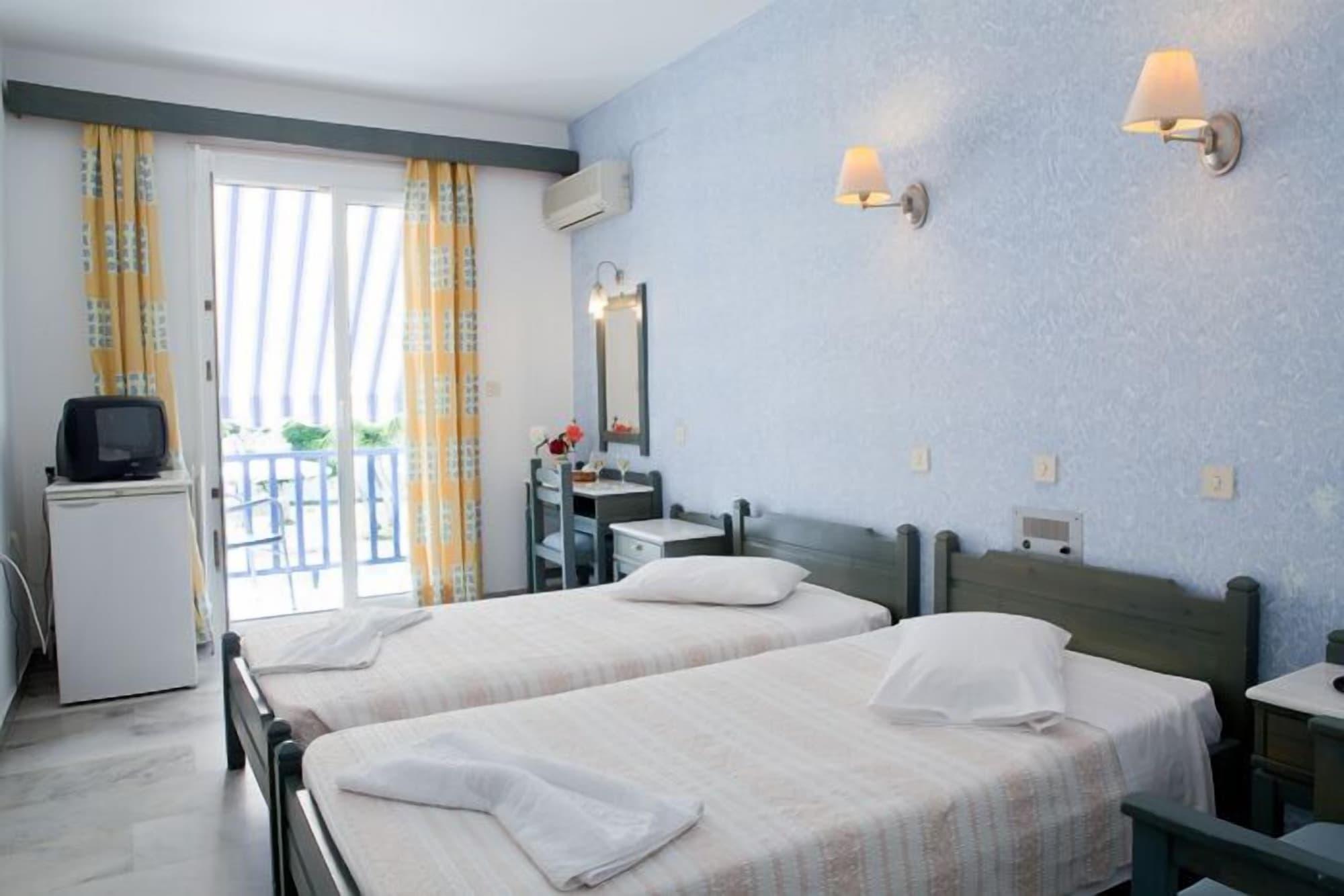 Hotel Paros 3*