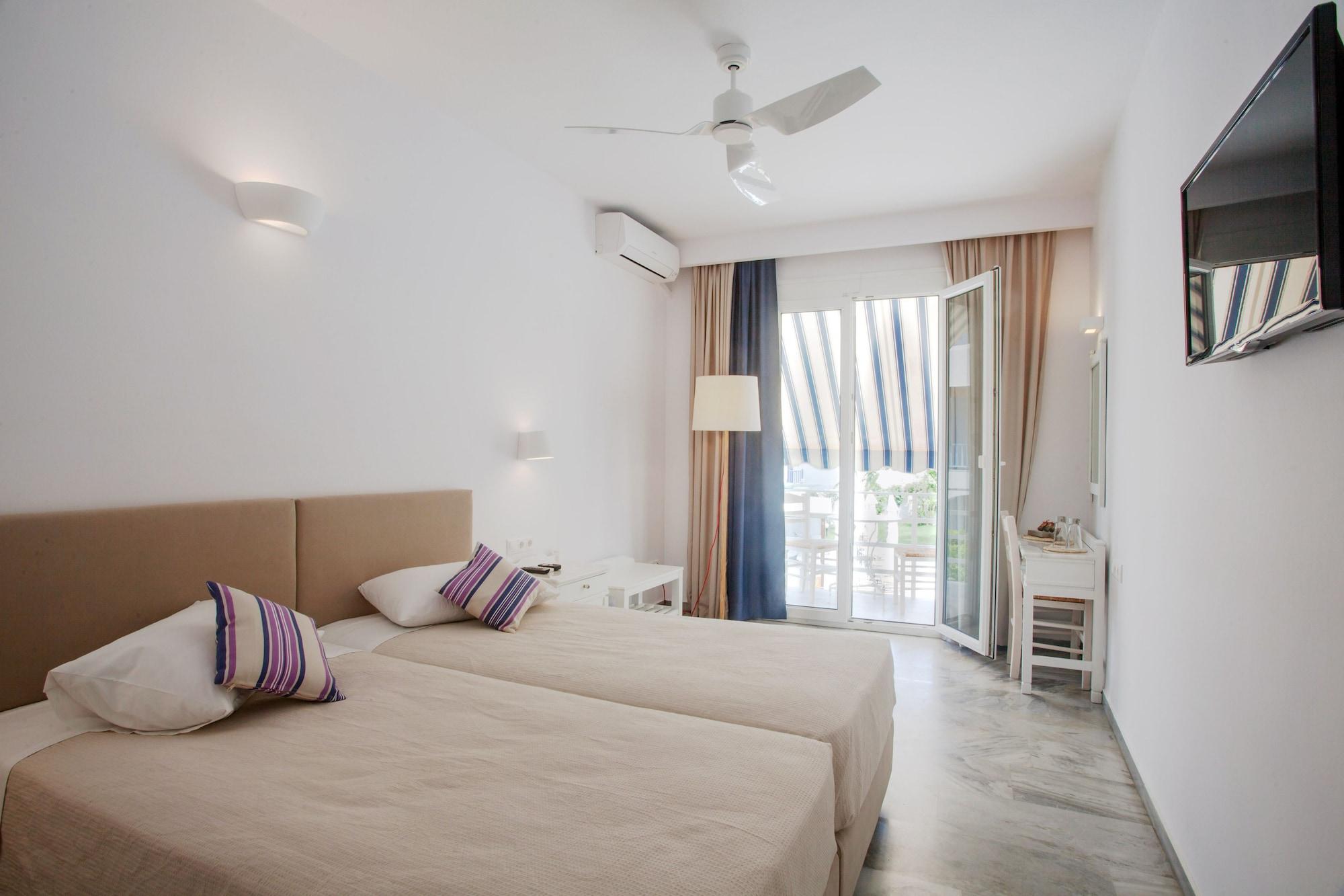 Hotel Paros 3*