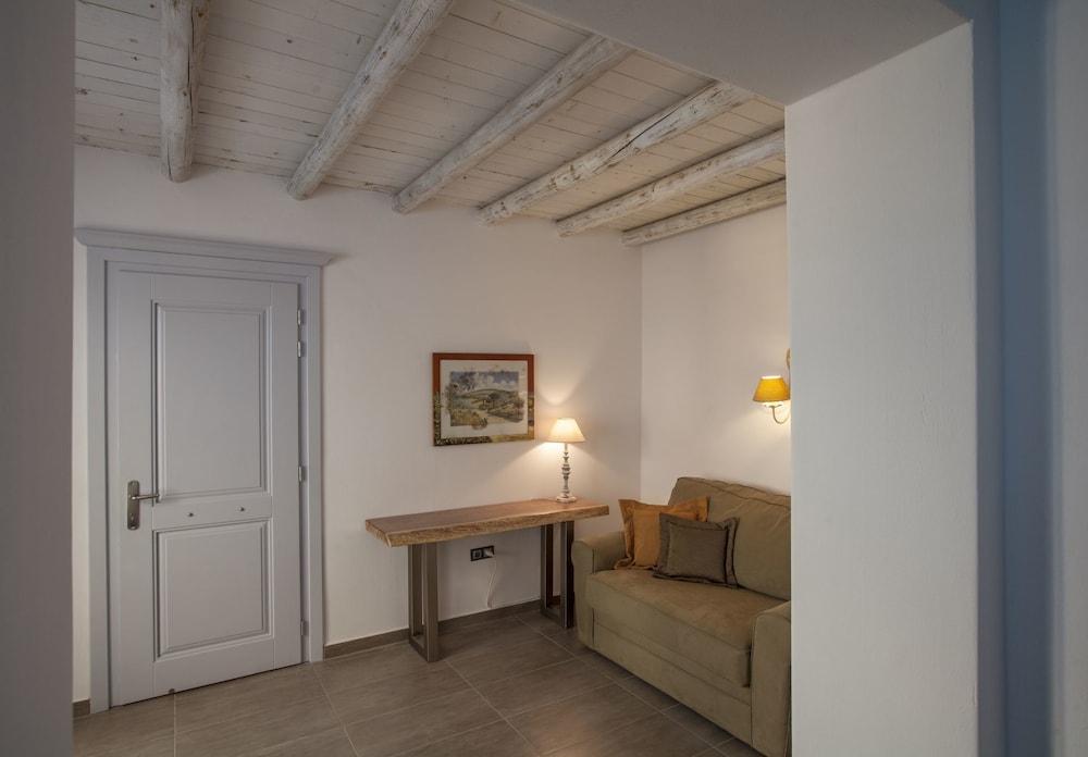 Miland Apartment *